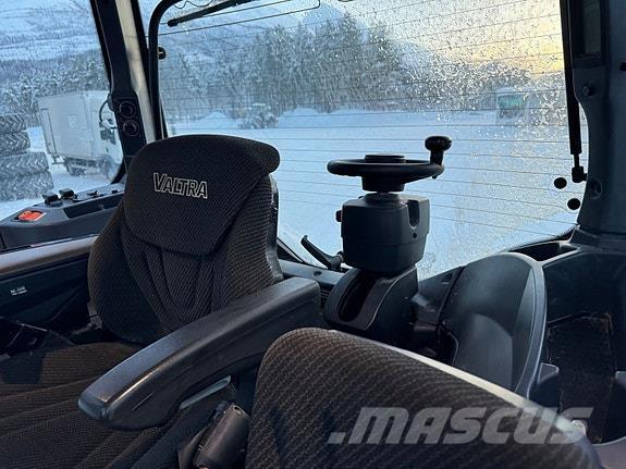 Valtra T235 Трактора