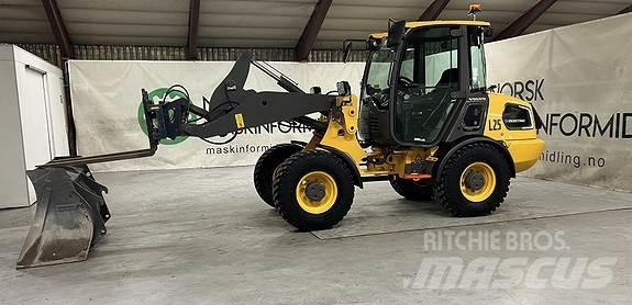 Volvo JL25H Фронтальные погрузчики