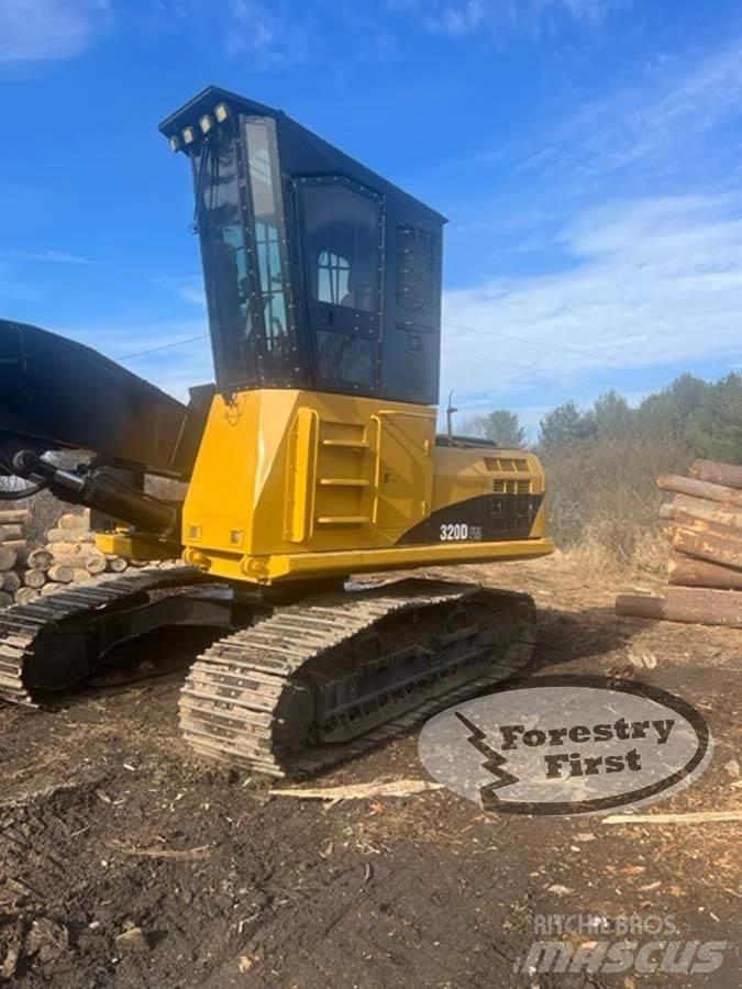 CAT 320D FM Лесопогрузчик