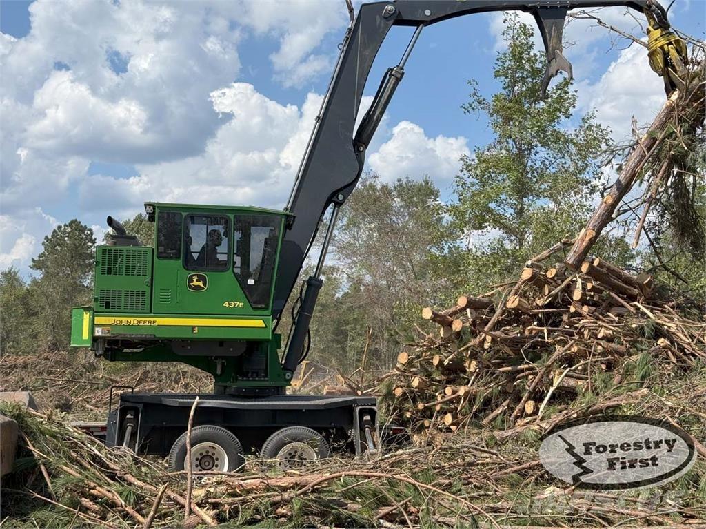 John Deere 437E Лесопогрузчик