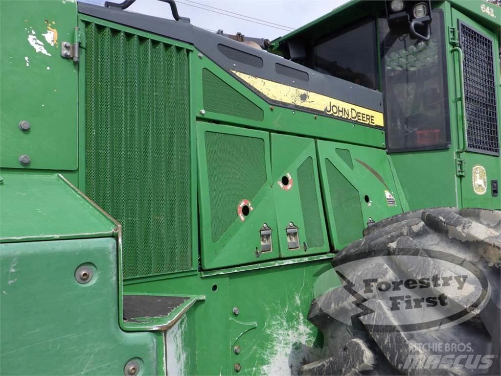 John Deere 643L Валочно-пакетирующие машины