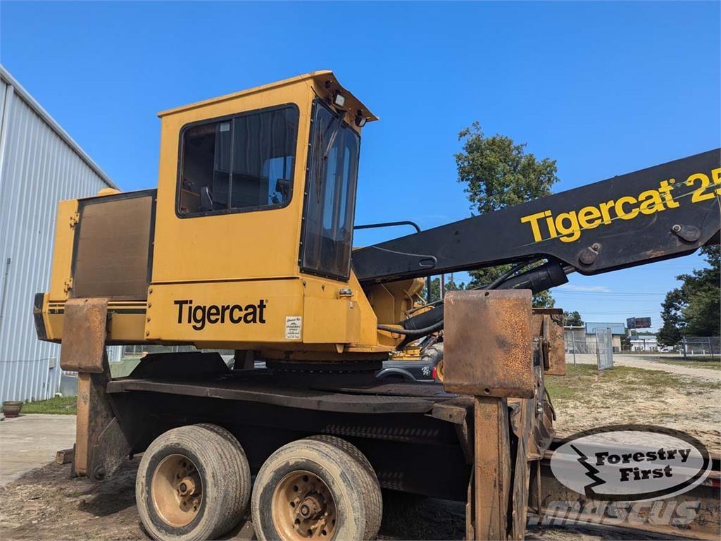 Tigercat 250D Лесопогрузчик