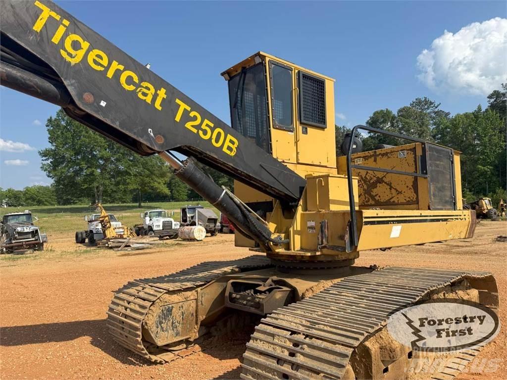 Tigercat T250B Лесопогрузчик