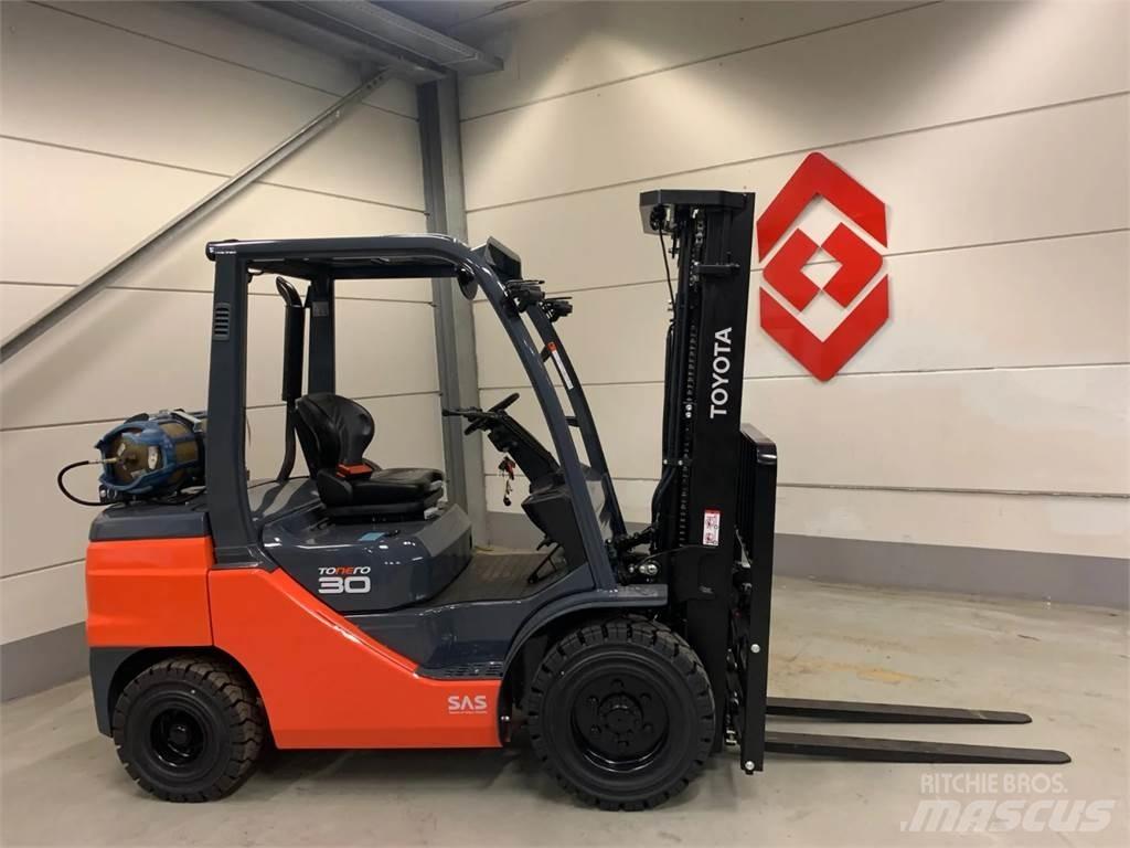 Toyota 02-8FGF30 Газовые погрузчики