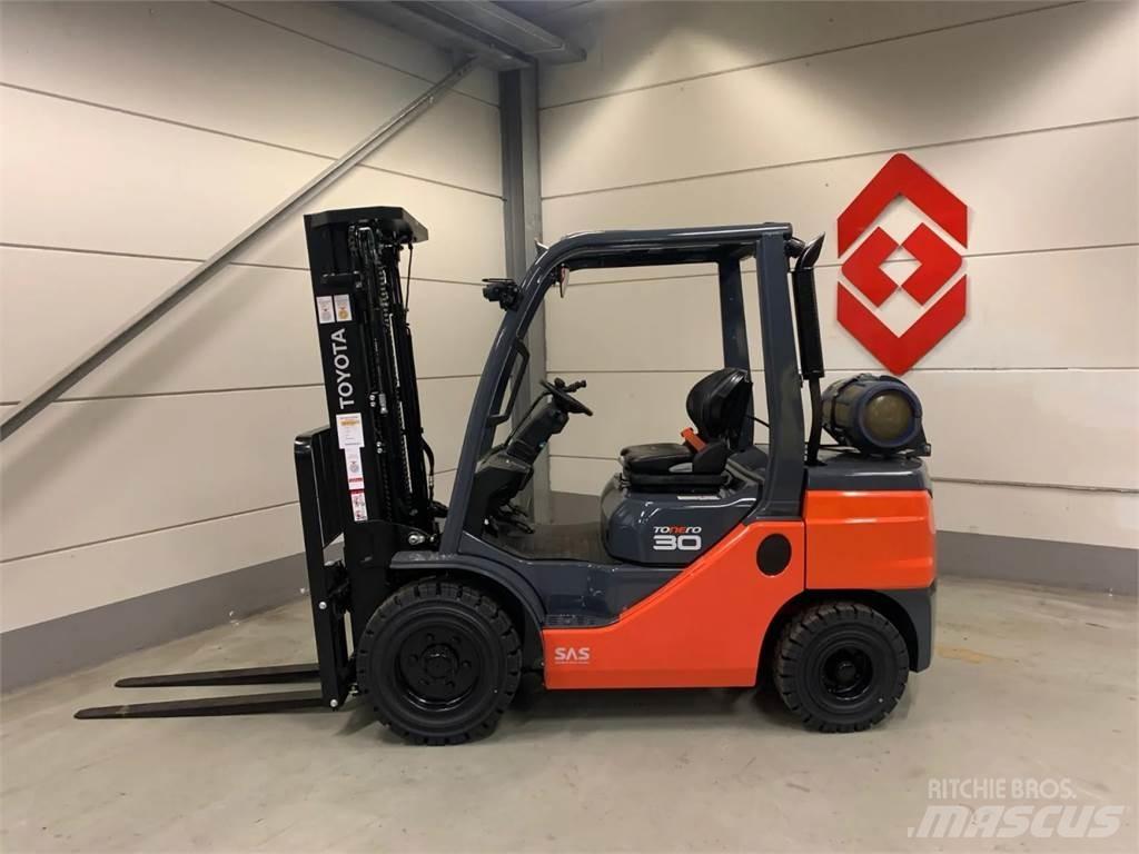 Toyota 02-8FGF30 Газовые погрузчики