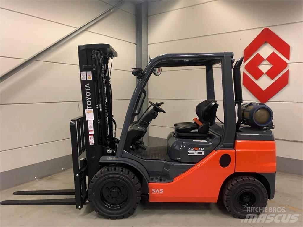 Toyota 02-8FGF30 Газовые погрузчики