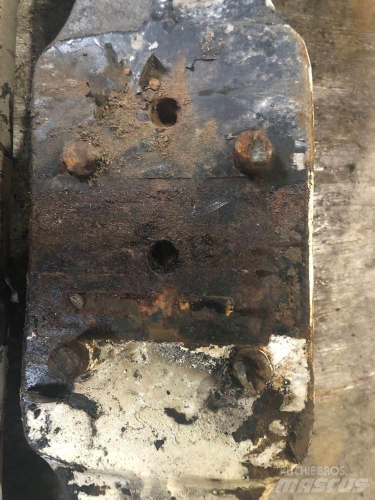 Eaton 20F4 Оси