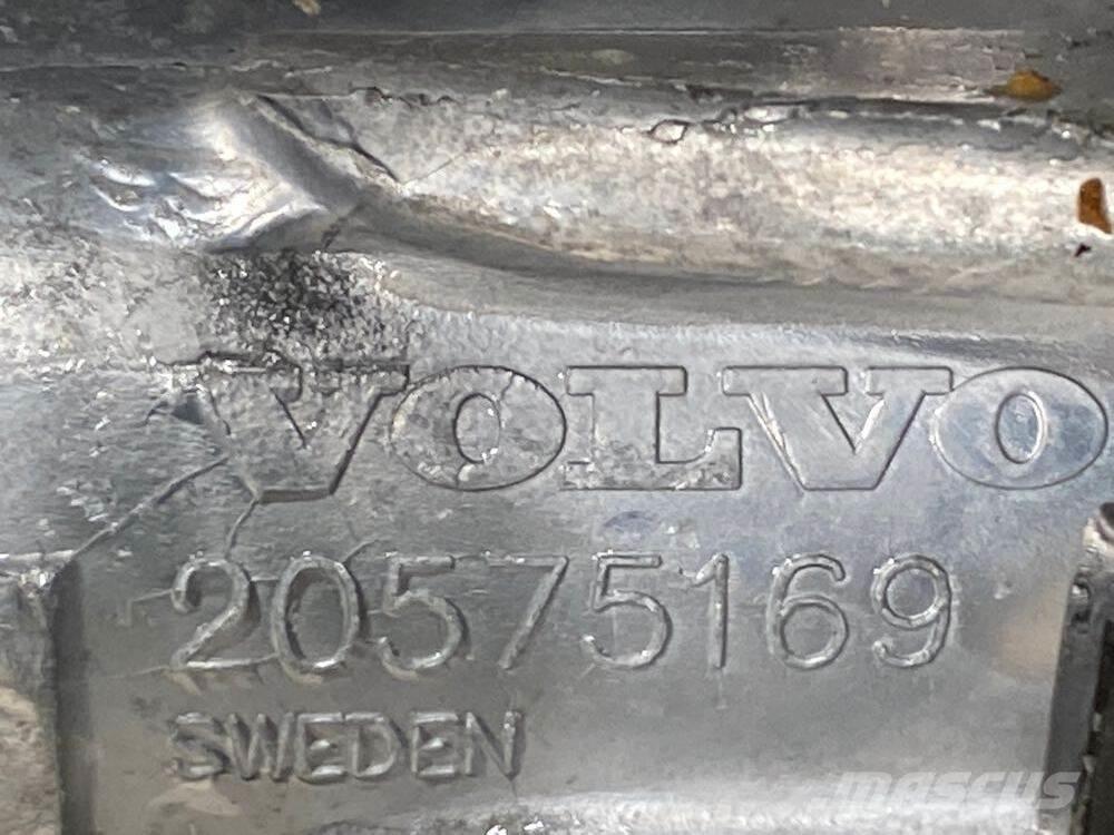 Volvo VNL Коммерческий транспорт - Другие