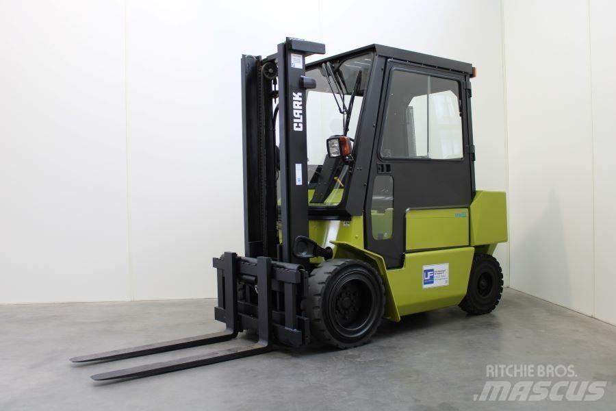 Clark DPM 30 Дизельные погрузчики