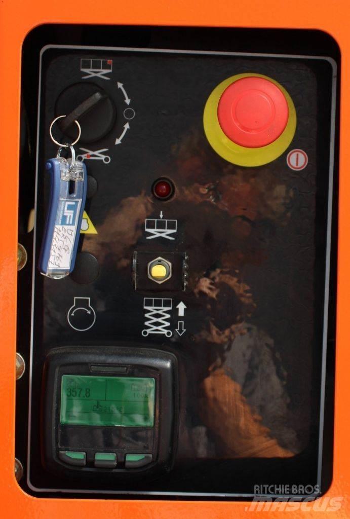 JLG ERT-4769 Ножничные подъемники