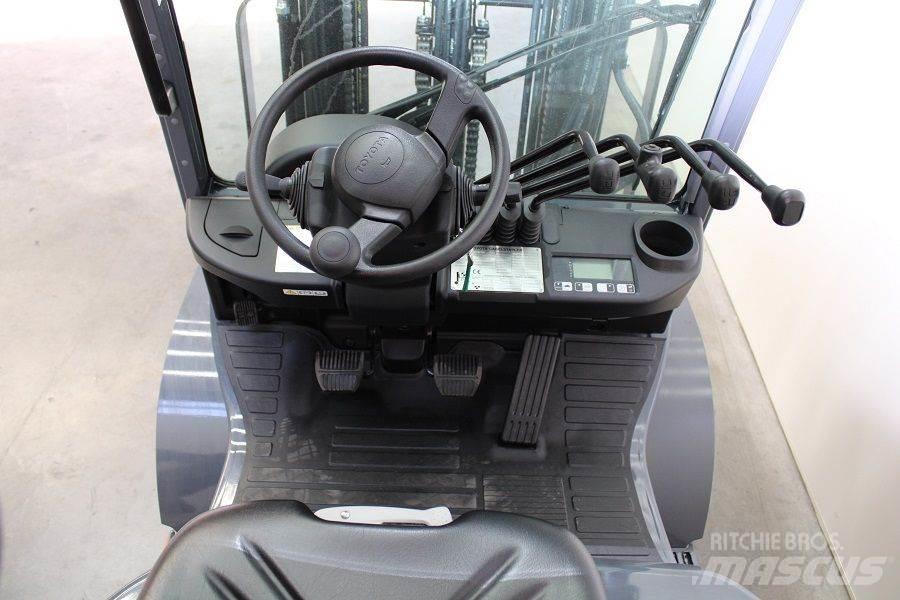 Toyota 02-8FGF25 Газовые погрузчики