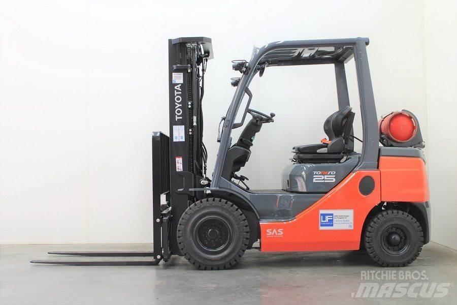 Toyota 02-8FGF25 Газовые погрузчики