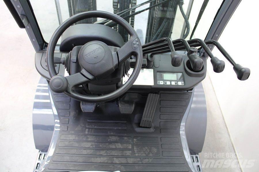 Toyota 02-8FGF25 Газовые погрузчики
