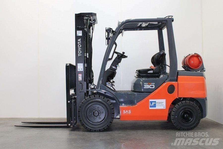 Toyota 02-8FGF30 Газовые погрузчики