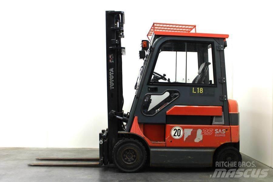 Toyota 7FBM25 Электропогрузчики