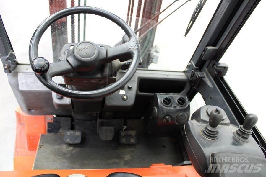 Toyota 7FBM25 Электропогрузчики