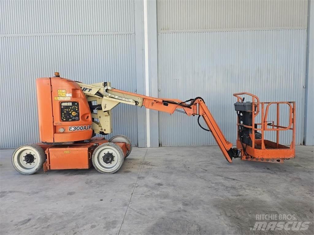 JLG E300AJP Коленчатые подъемники