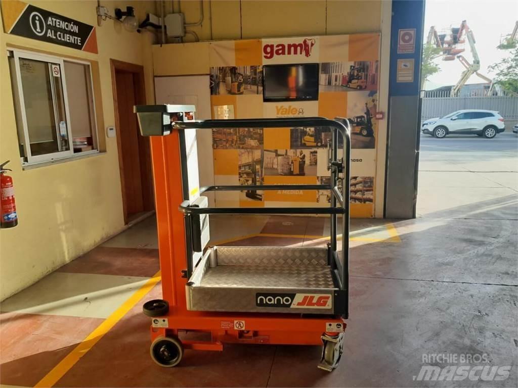 JLG NANO Вертикальные мачтовые подъемники