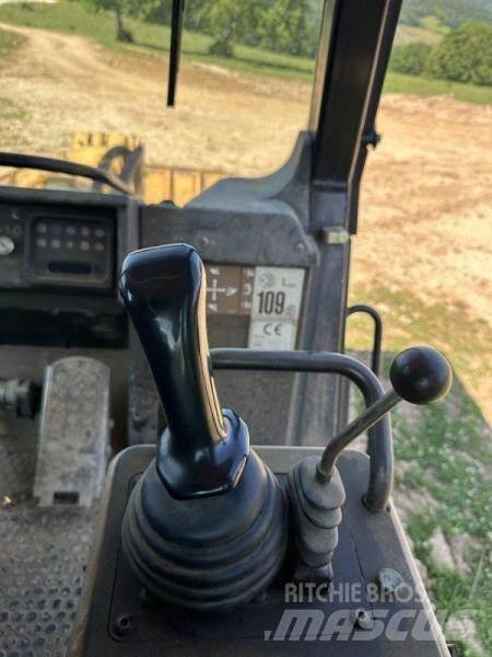 CAT 953C Гусеничные фронтальные погрузчики