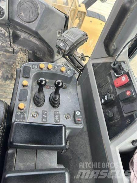 CAT 966M XE Фронтальные погрузчики