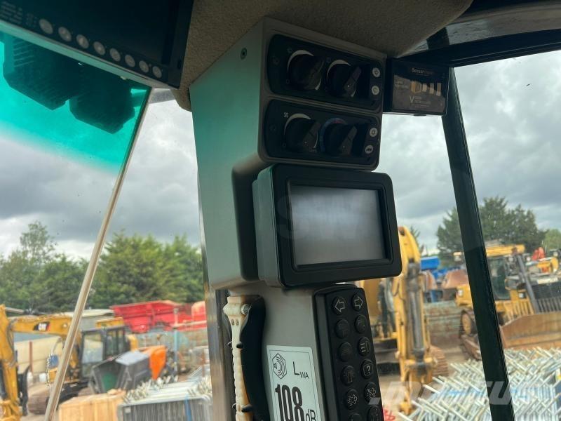 CAT 972M Фронтальные погрузчики