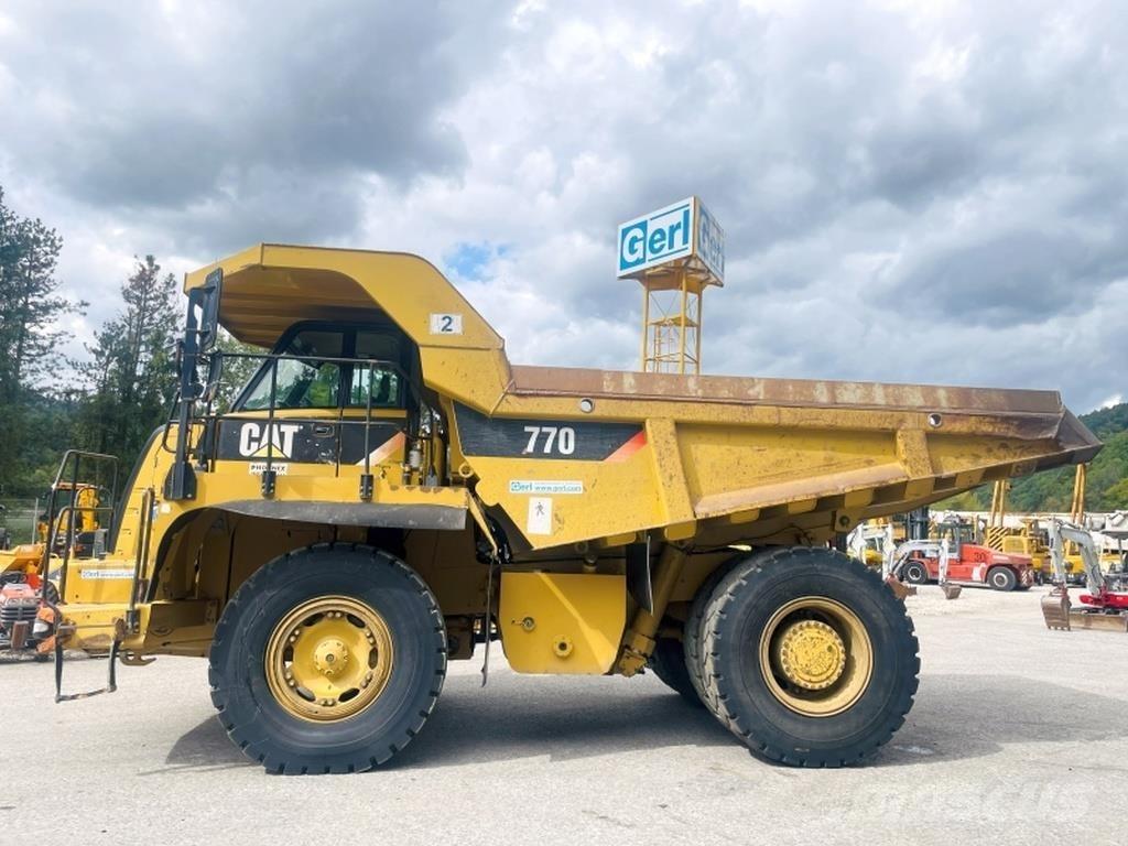 CAT 770 Шарнирно-сочленённые самосвалы