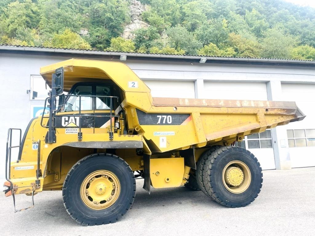 CAT 770 Шарнирно-сочленённые самосвалы
