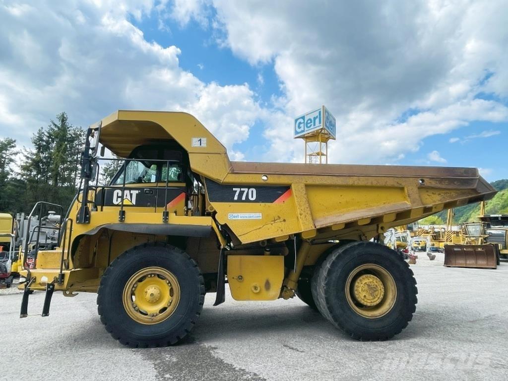 CAT 770 Шарнирно-сочленённые самосвалы