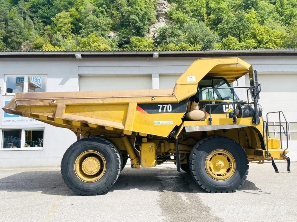 CAT 770 Шарнирно-сочленённые самосвалы
