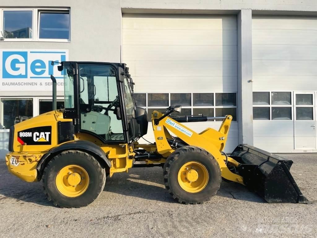 CAT 908M Фронтальные погрузчики