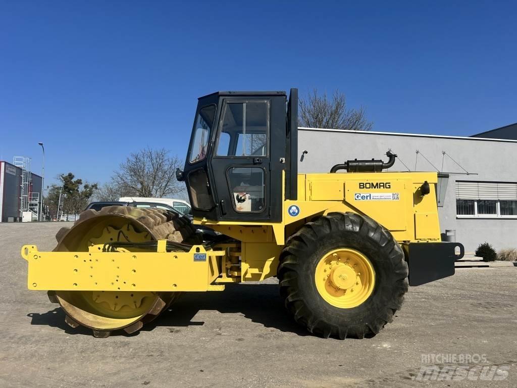 JCB Vibromax W 1402 PD Грунтовые катки