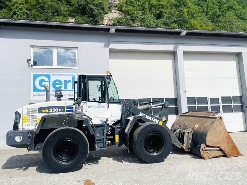 Komatsu WA250PZ-6 Фронтальные погрузчики