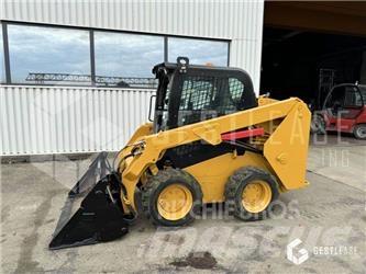 CAT 236D Малые погрузчики