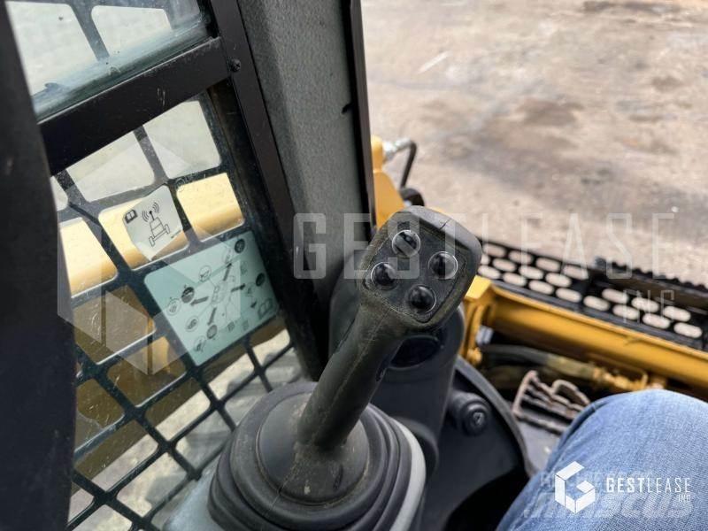 CAT 236D Малые погрузчики