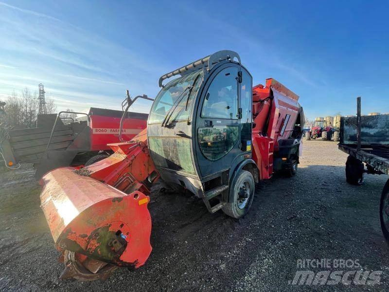 Kuhn SP 14 Кормораздатчики