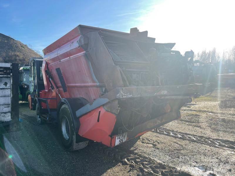 Kuhn SP 14 Кормораздатчики