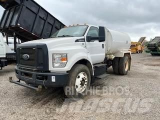 Ford F750 Поливочные машины