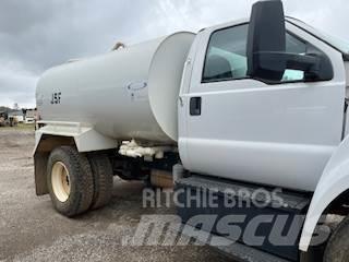 Ford F750 Поливочные машины