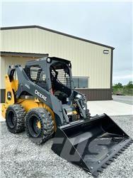 John Deere 318G Мини-погрузчики