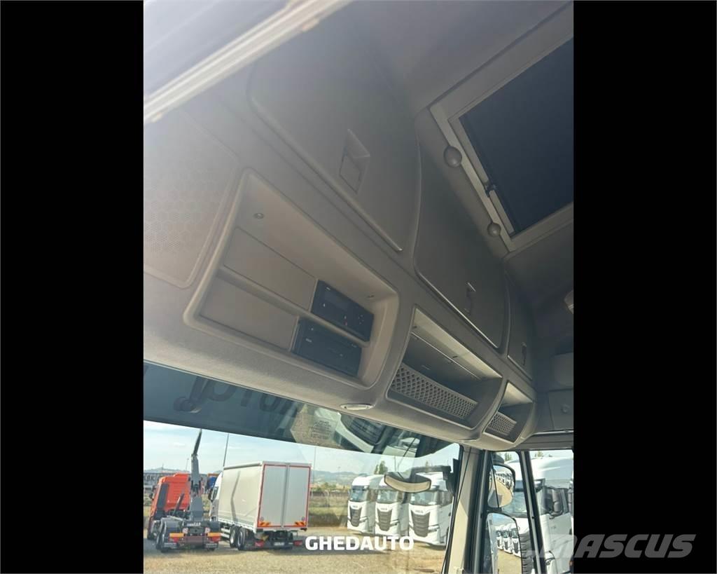 Iveco AS440S48T/P Грузовики-Фургоны