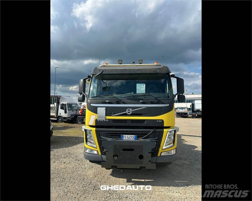 Volvo TRUCKS VOLVO Грузовики-Фургоны