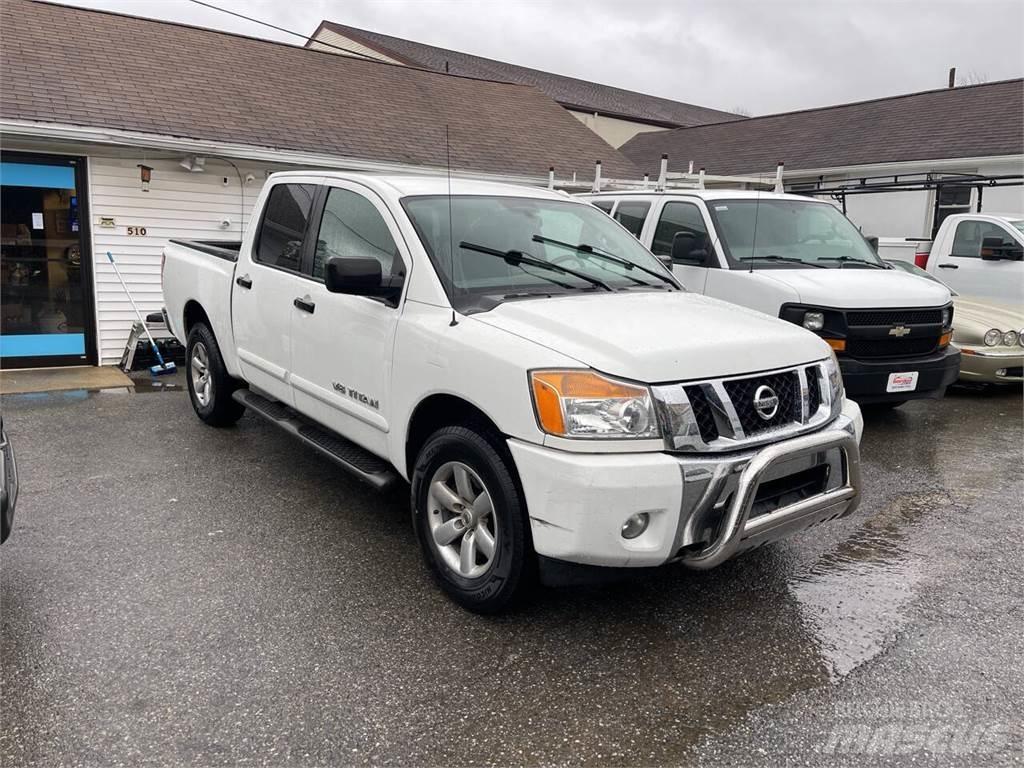 Nissan Titan Бортовые фургоны