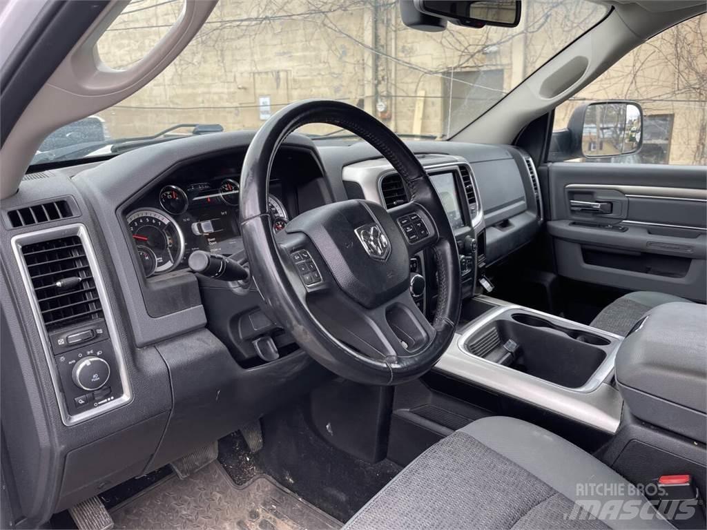 RAM 1500 Бортовые фургоны