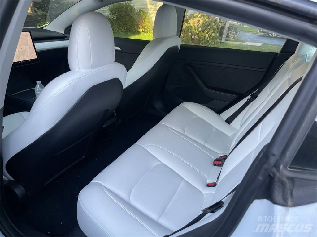 Tesla Model 3 Легковые автомобили