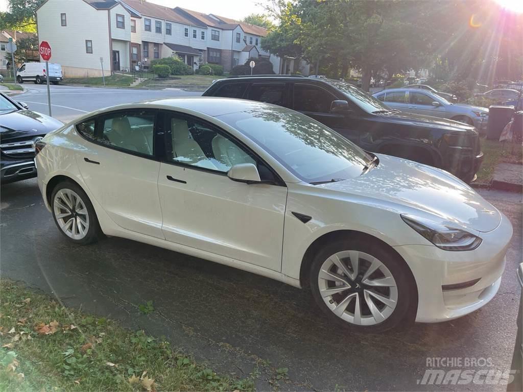 Tesla Model 3 Легковые автомобили