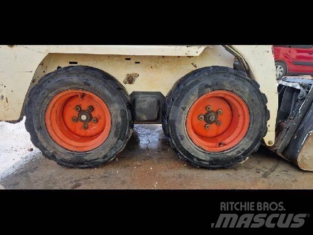 Bobcat S70 Фронтальные погрузчики