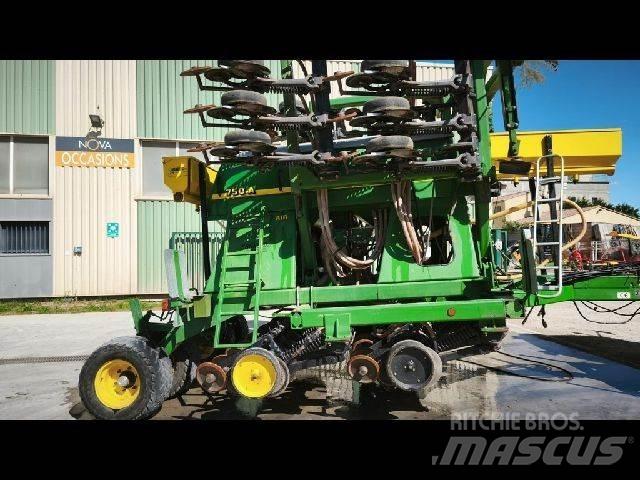 John Deere 750A Прочая посадочная техника