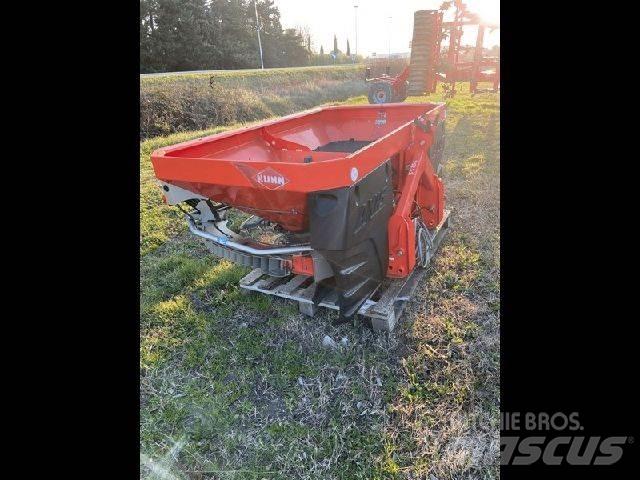 Kuhn AXIS 20.1W Разбрасыватели минеральных удобрений
