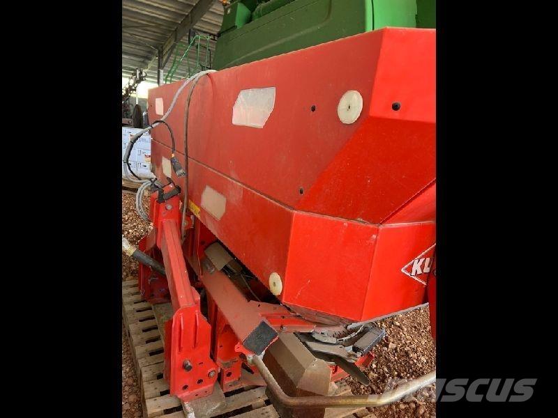 Kuhn AXIS 40.2 Разбрасыватели минеральных удобрений