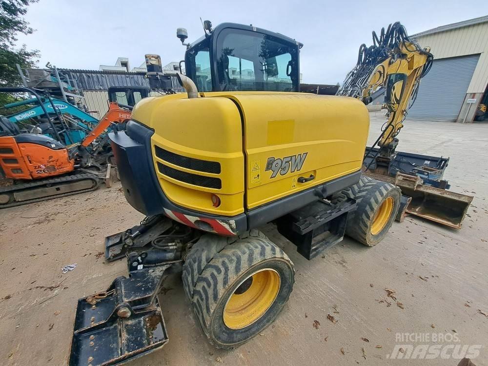 Yanmar B95W Колёсные экскаваторы